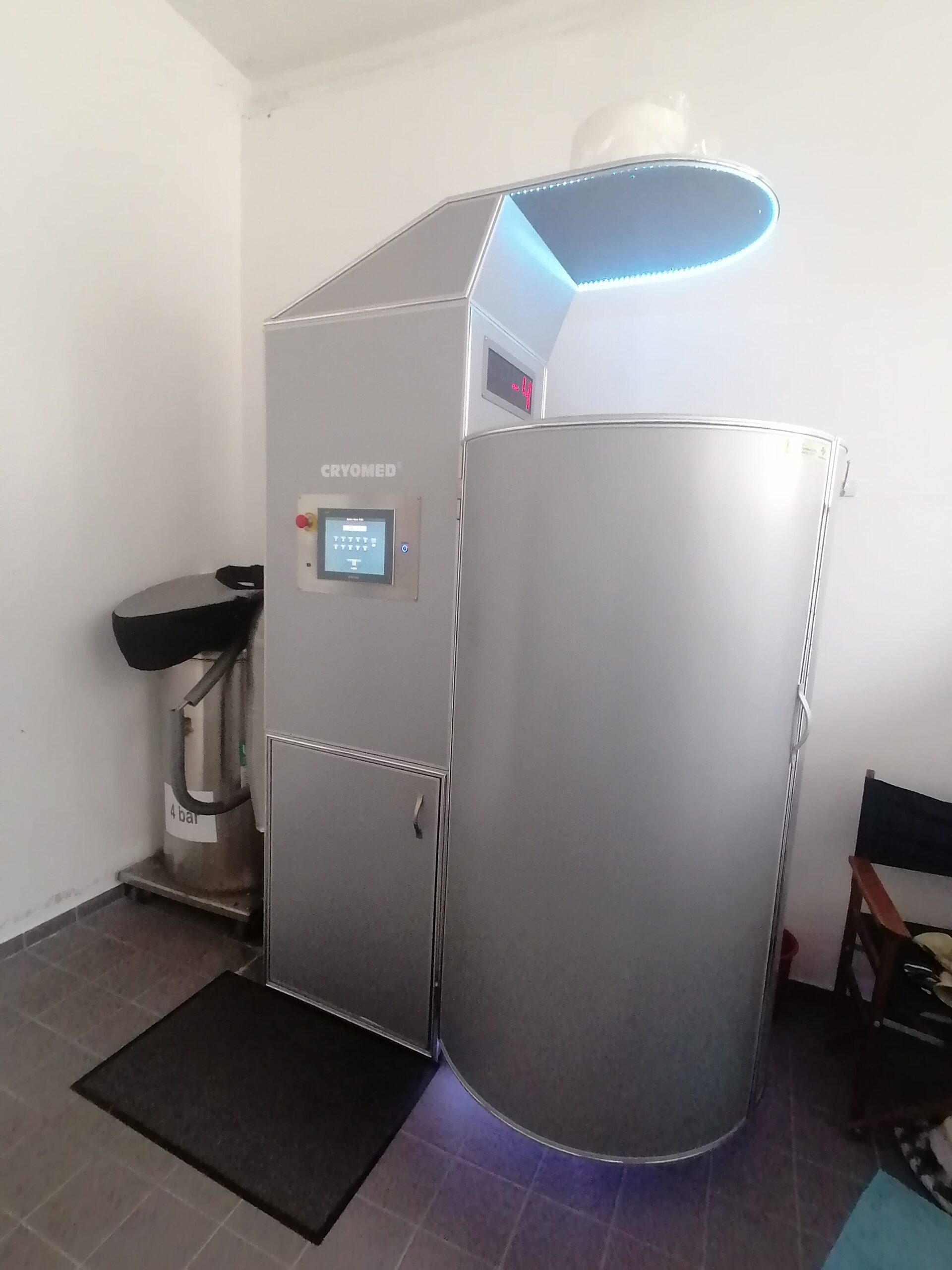 Used Cryotherapy Machine Cryomed PRO Location Hungary. Best price for
